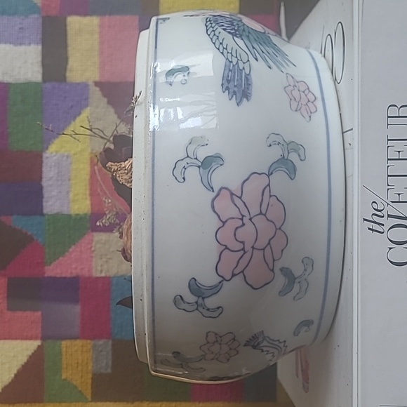 CHINOISERIE LOTUS FLOWER AND CRANE MOTIF CACHE POT - Picture 6 of 9